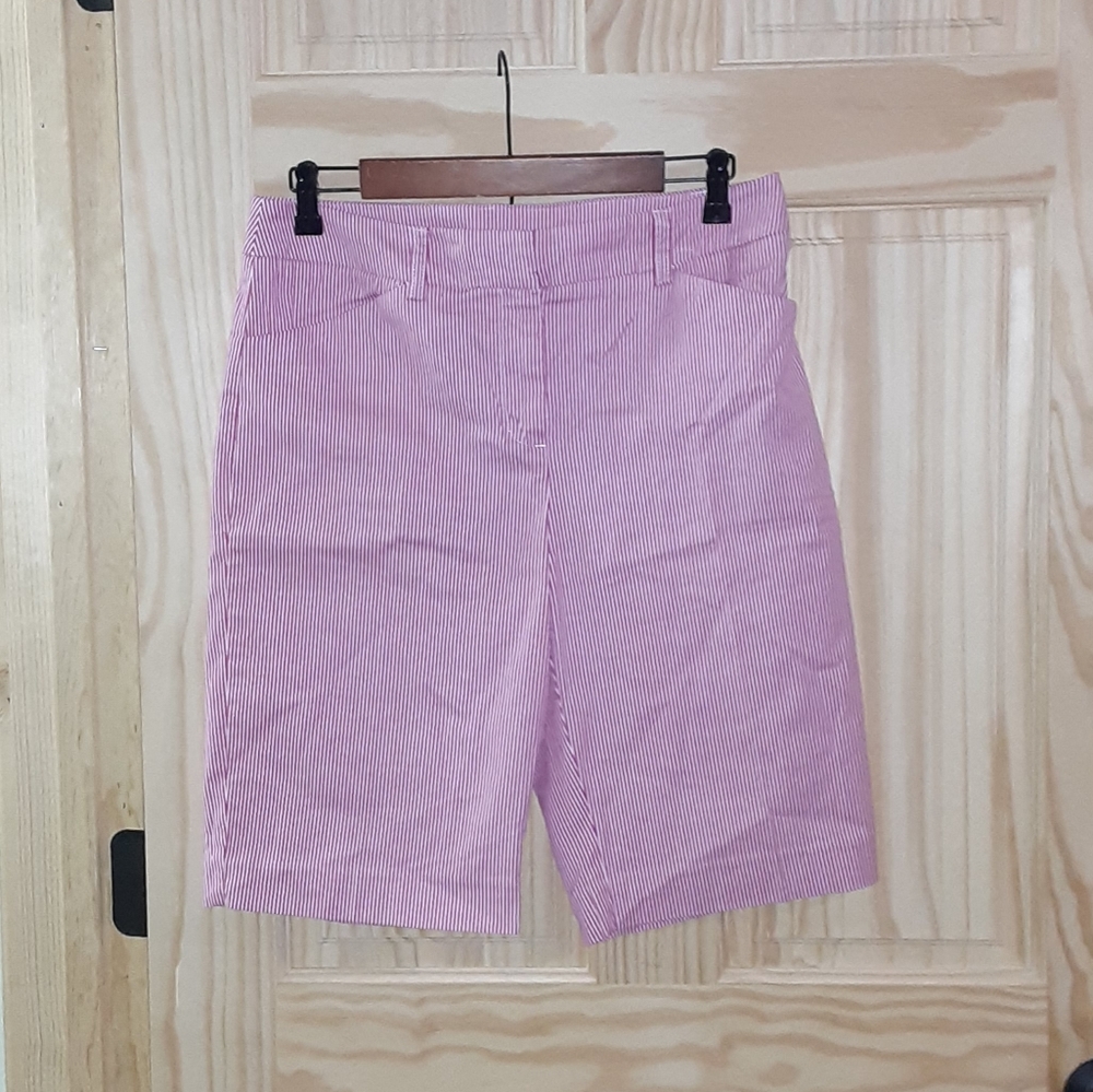 Jones New York pink/white pinstriped shorts size 8